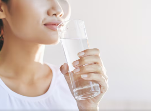 물-마시는-여자