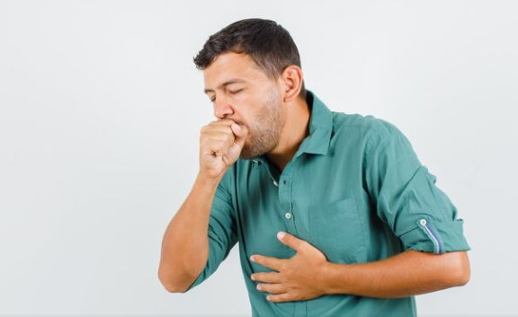 기침-하는-남자